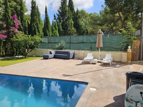 Chalet pareado en Carrer de Roncesvalles