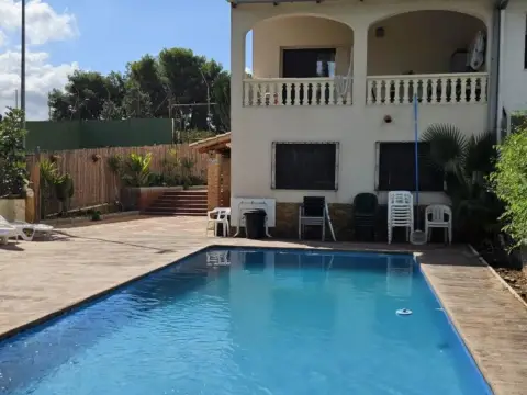 Chalet pareado en Carrer de Roncesvalles