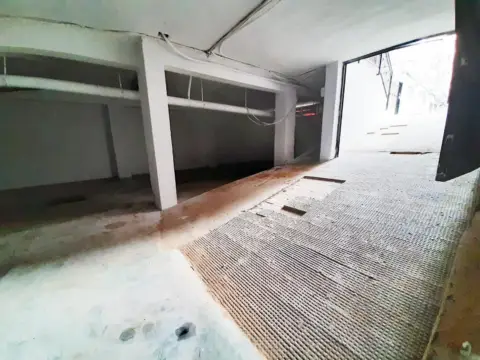 Local comercial en calle Marqués del Turia