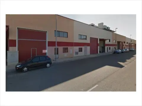 Nave industrial en calle de Ávila, 18