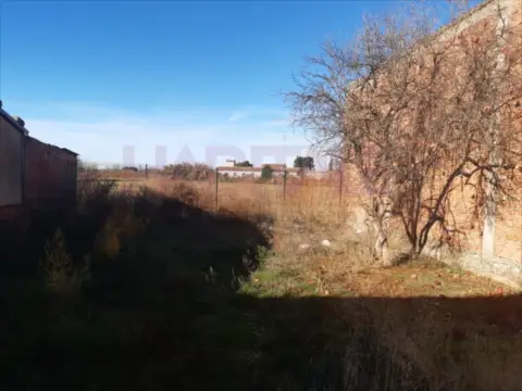 Terreno en calle de Teruel