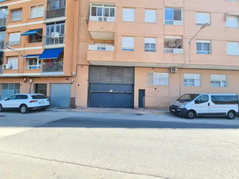 Garatge a calle de Rosalía de Castro