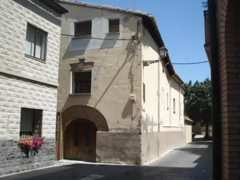 Single-family house in calle de San Bernardo, 13