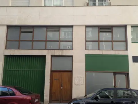Local comercial en calle de los Pintores Zubiaurre, 2