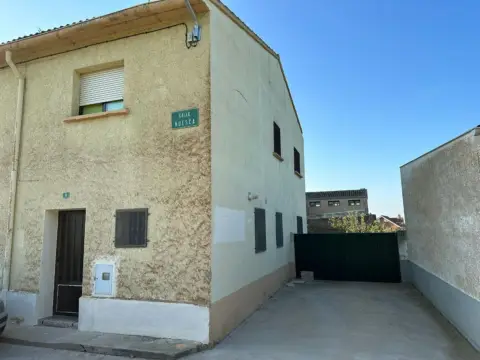 House in calle Huesca, 9