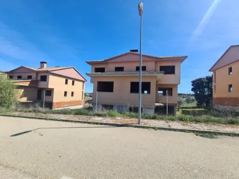 Chalet pareado en calle Marco Antonio