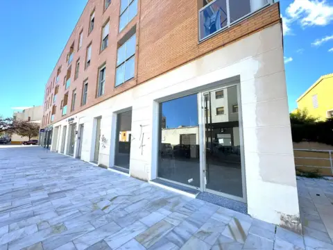 Local comercial en calle Miraflor