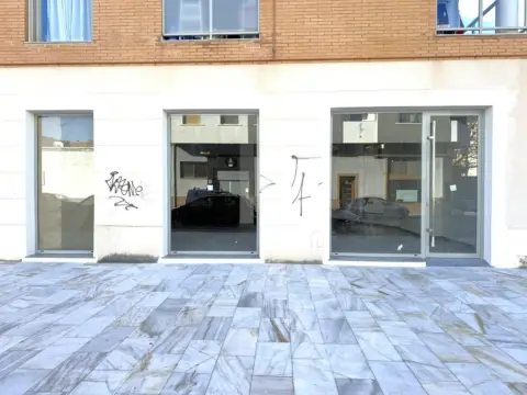 Local comercial en calle Miraflor