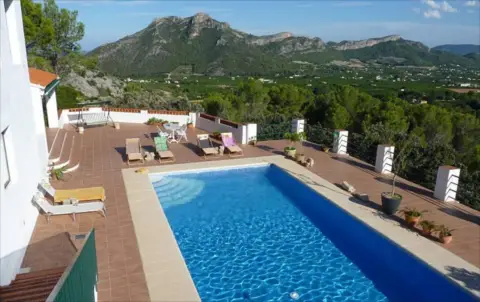 Chalet unifamiliar en calle Urb. Montepino