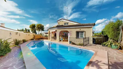 Chalet unifamiliar en Carrer Pinassa