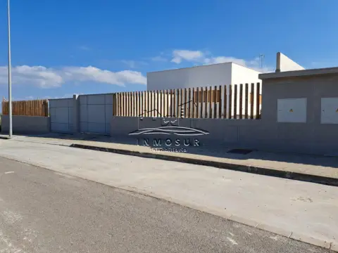 Chalet pareado en Lucena