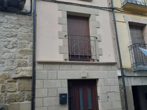 Chalet adosado en calle Joaquin Costa