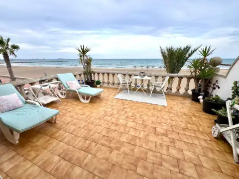 Chalet adosado en calle Paseo Marítimo