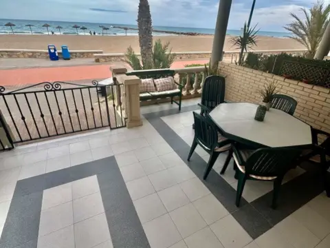 Chalet adosado en calle Paseo Marítimo