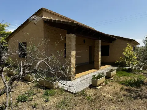 Chalet unifamiliar en Avenida de Ejea de los Caballeros, 44