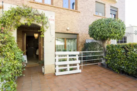 Chalet adosado en Miralbueno