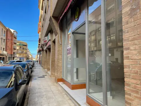 Local comercial en calle Alfonso