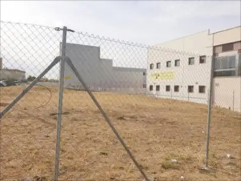 Terreno en calle de la Brújula, 27