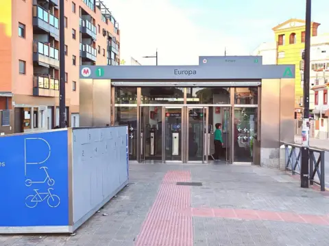 Chalet adosado en Avenida de Montequinto