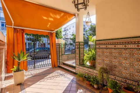 Chalet adosado en calle de Almería