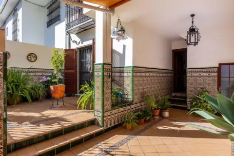 Chalet adosado en calle de Almería