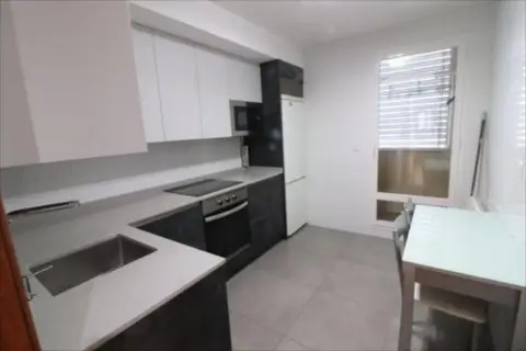 Piso en calle de la Reina de África