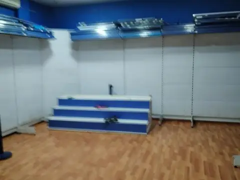 Local comercial en Pablo Iglesias
