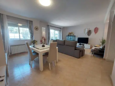 Casa pareada en Velilla de San Antonio