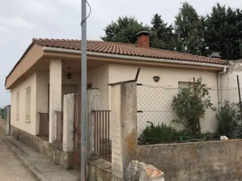 Casa pareada en Sauquillo de Cabezas