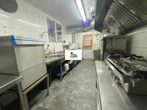 Local comercial en Avenida de Hernán Cortés, 88