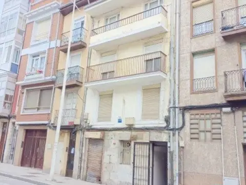 Edificio en calle Alta