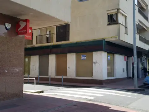 Local comercial en Cañada Real - Centro de Salud La Data