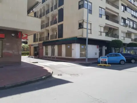 Local comercial en Cañada Real - Centro de Salud La Data
