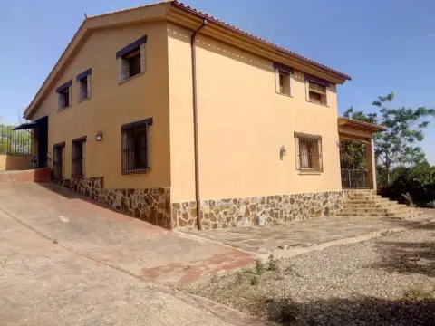Casa unifamiliar en Cruz del Siglo I - Serradilla