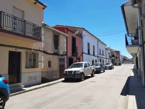 Casa adosada en Zarza La Mayor