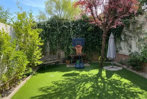 Casa adosada en calle de Félix María Samaniego