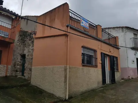 Casa adosada en calle La Fuente