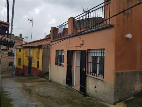 Casa adosada en calle La Fuente