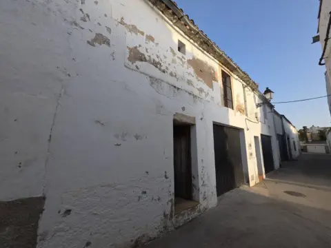 Casa adosada en Casar de Cáceres