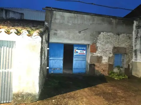 Local comercial en Oliva de Plasencia
