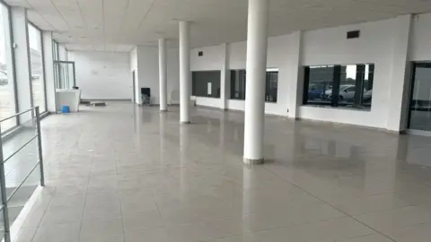 Nave industrial en Avenida del Párroco Pablo Díez, 624