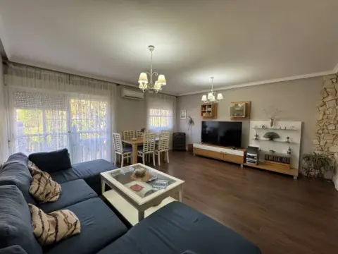 Casa adosada en calle de la Giralda