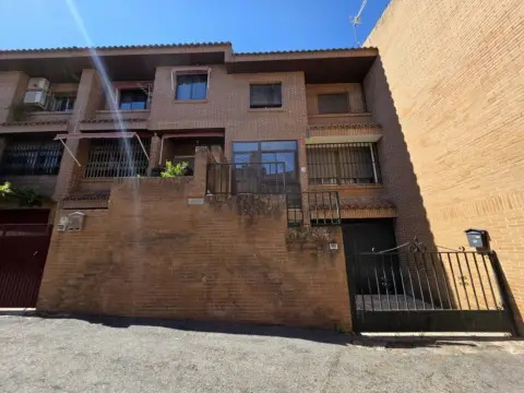 Casa adosada en Sor Valentina Miron