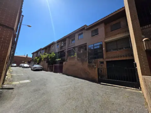 Casa adosada en Sor Valentina Miron