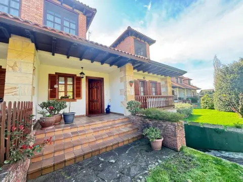 Casa pareada en calle La Iglesia