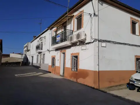 Casa adosada en calle Valverde de La Vera