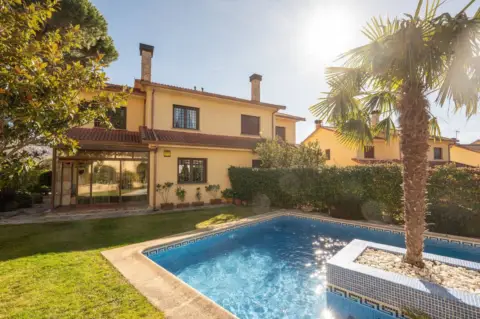 Casa adosada en calle de la Peña del Tejo