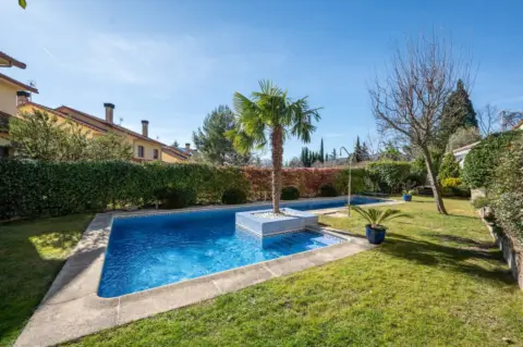 Casa adosada en calle de la Peña del Tejo