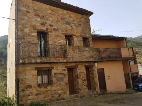 Casa adosada en Casares de Las Hurdes - Casarrubias