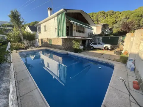 Casa unifamiliar en  La Adrada